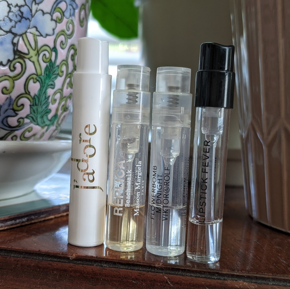 Beach walk, lipstick fever, j'adore, midnight - Picture 3 of 5